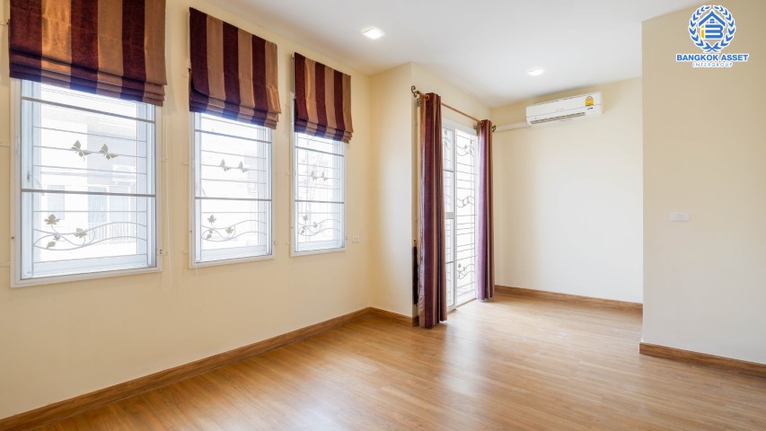 *****ทาวน์เฮ้าส์มือสองย่านสมุทรสาคร ม.โกลเด้นทาวน์ พระราม2 หลังมุม! เนื้อที่กว้างขวางถึงเกือบ 22 ตร.ว. ฟังก์ชันจัดเต็มอย่างกับบ้านเดี่ยว 4 ห้องนอน 3 ห้องน้ำ 2 ที่จอดรถ แถมฟรี! 2 เครื่องปรับอากาศ, 1 เครื่องทำน้ำอุ่น, 1 เครื่องดูดควัน เชื่อมต่อถ.พระราม 2 ใกล้บิ๊กซี, เซ็นทรัลพระราม 2 และทางด่วน "พระราม 2"